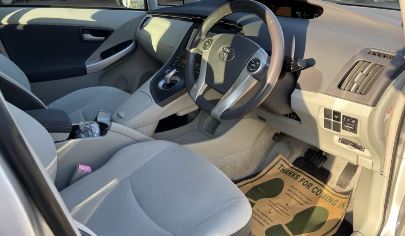 
								2021, Toyota Prius Grey full									