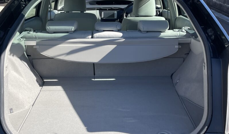 
								2021, Toyota Prius Black full									
