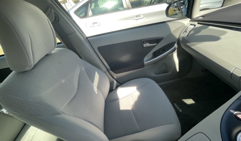 
								2021, Toyota Prius Black full									
